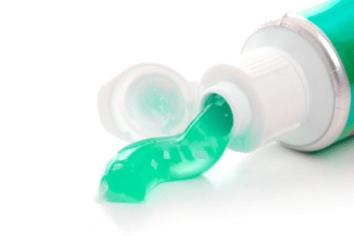 Zobna pasta in mozolji